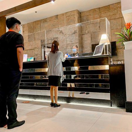 The B Hotel Alabang Muntinlupa City Екстер'єр фото