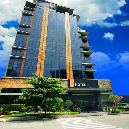 The B Hotel Alabang Muntinlupa City Екстер'єр фото