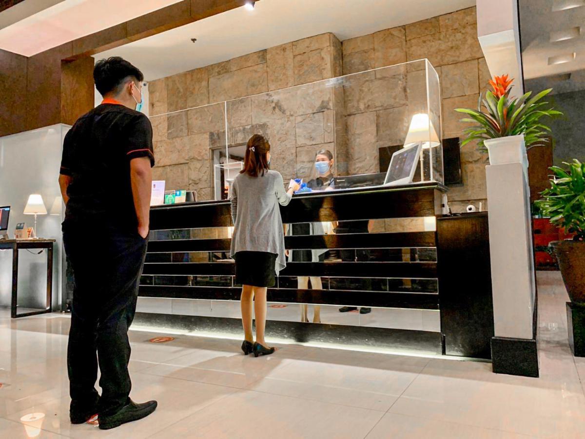 The B Hotel Alabang Muntinlupa City Екстер'єр фото