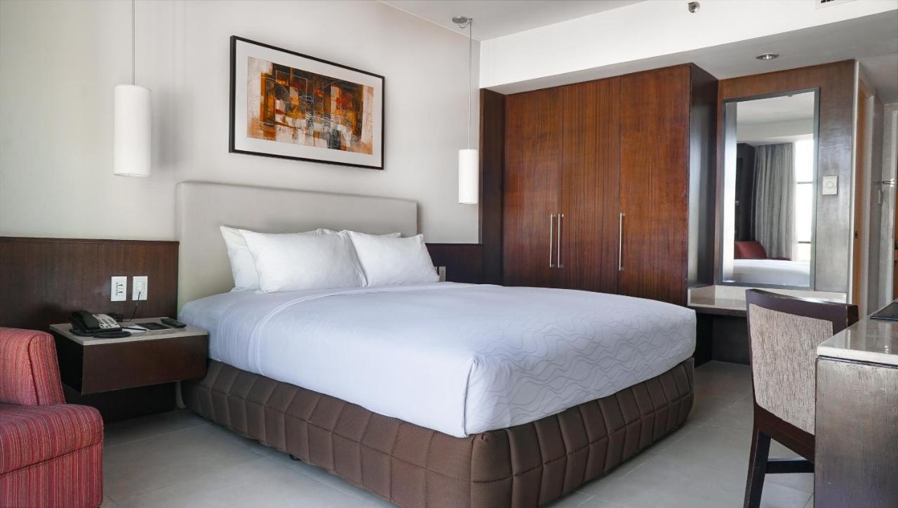 The B Hotel Alabang Muntinlupa City Екстер'єр фото
