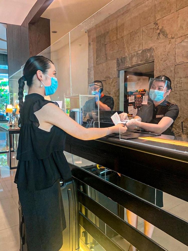 The B Hotel Alabang Muntinlupa City Екстер'єр фото