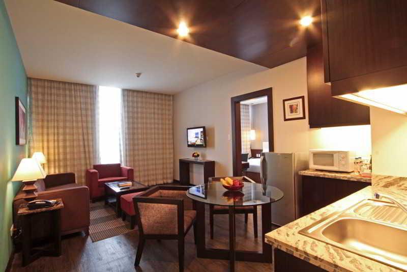 The B Hotel Alabang Muntinlupa City Екстер'єр фото