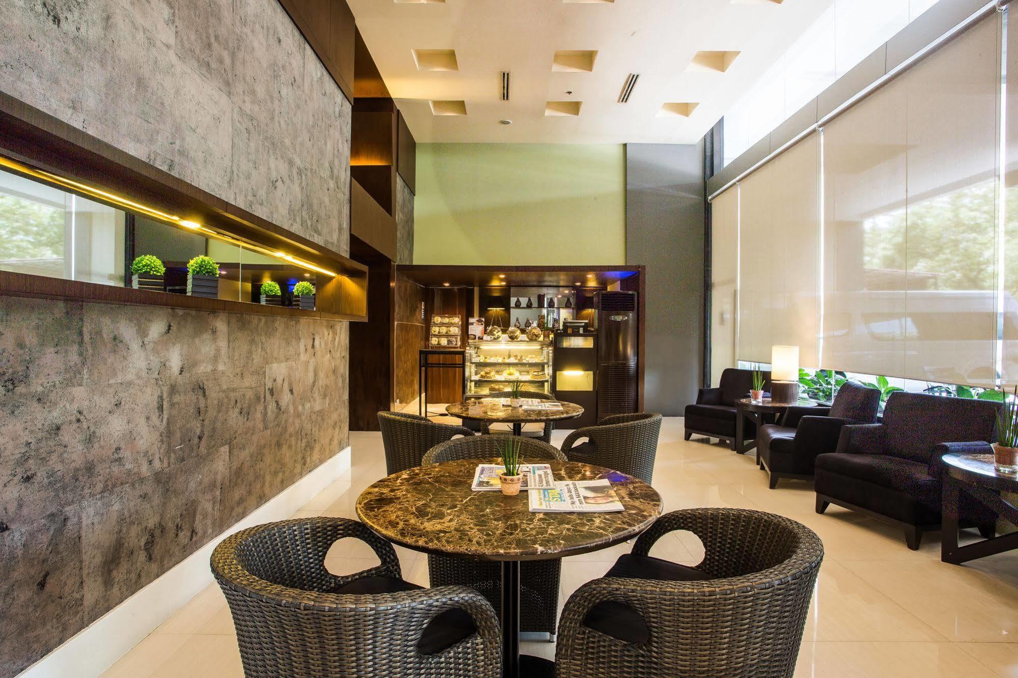 The B Hotel Alabang Muntinlupa City Екстер'єр фото