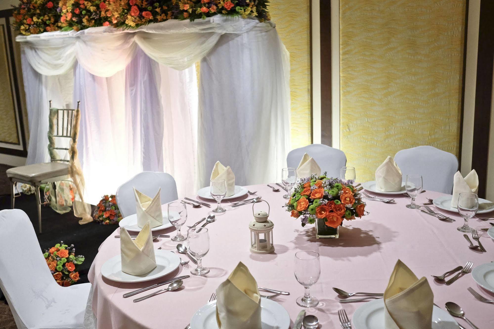 The B Hotel Alabang Muntinlupa City Екстер'єр фото
