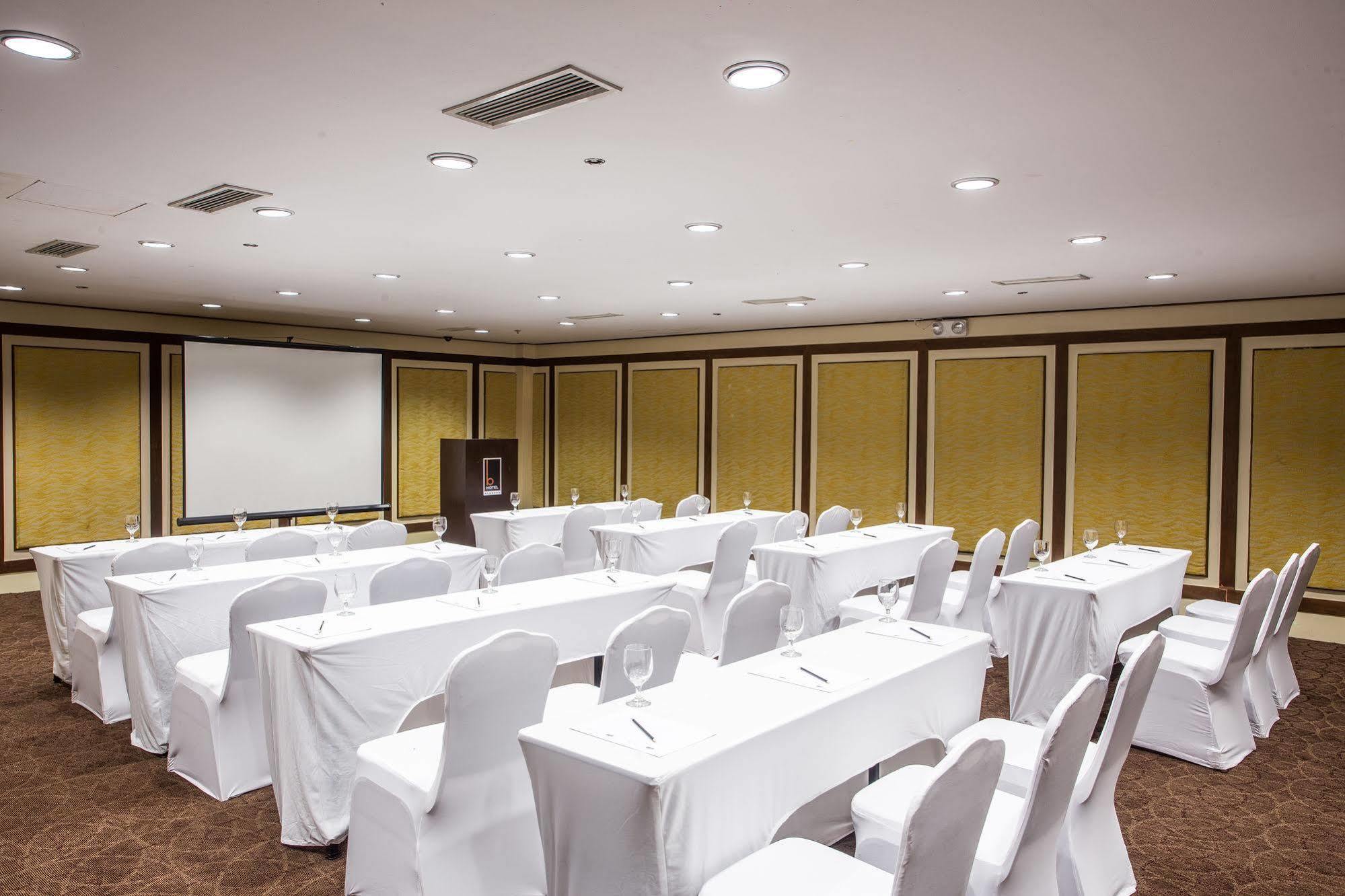 The B Hotel Alabang Muntinlupa City Екстер'єр фото