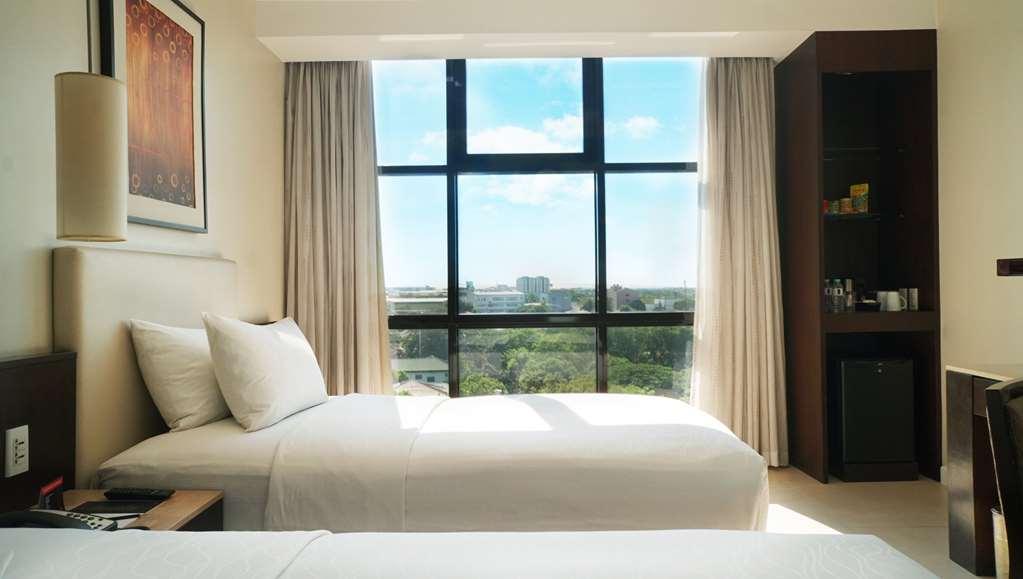 The B Hotel Alabang Muntinlupa City Номер фото
